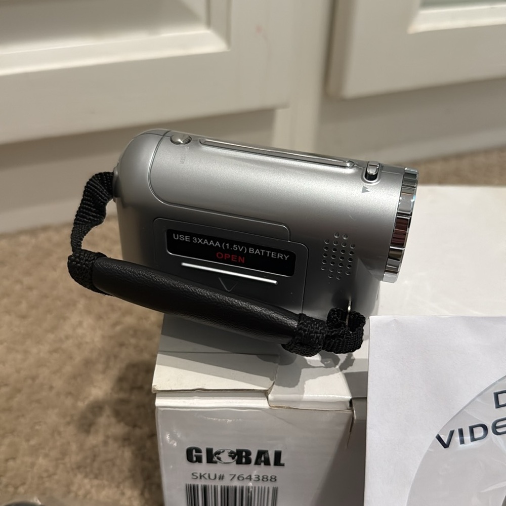 ☀️3/$15 NEW Global MP Digital Video Camera with 4X Zoom + Accessories - Picture 3 of 8